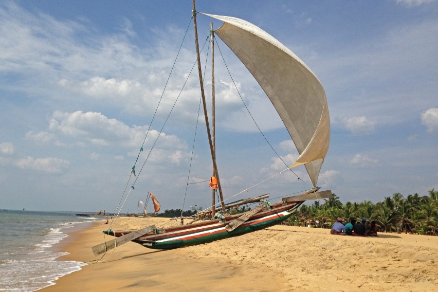 Lekker het strand op bij Negombo