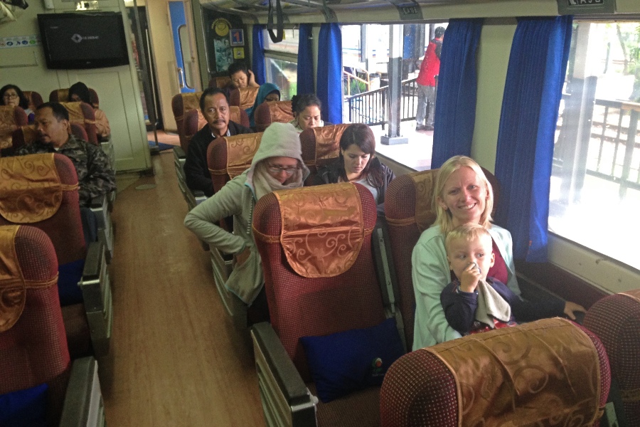 met de trein door Java - reisverslag Indonesië met kinderen