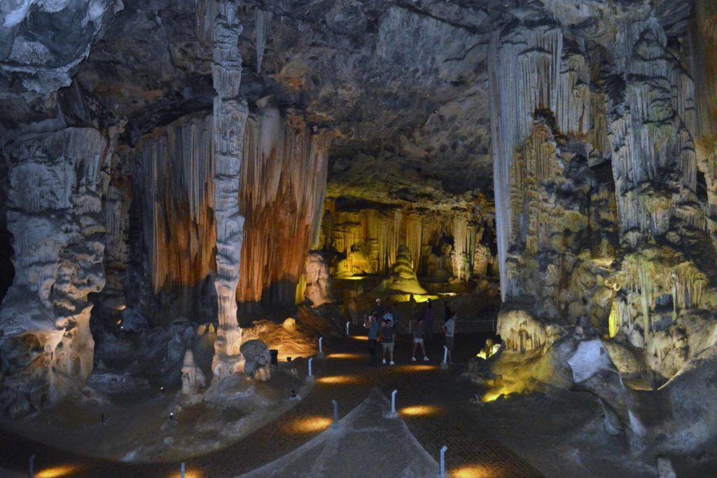 Tijdens onze Zuid-Afrika gezinsreis bezoeken we ook de grotten bij Oudtshoorn