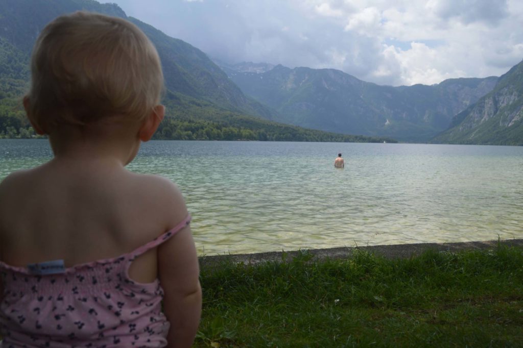Lekker zwemmen in Bohinj in Slovenië 