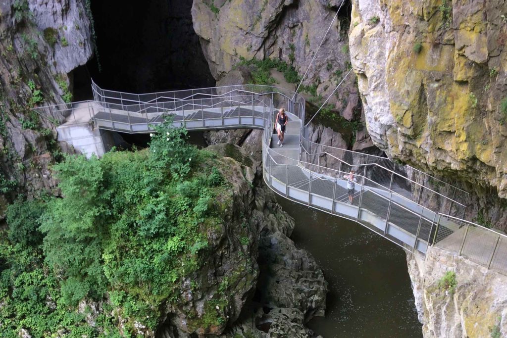 We wandelen in Slovenië door de Skocjan grotten