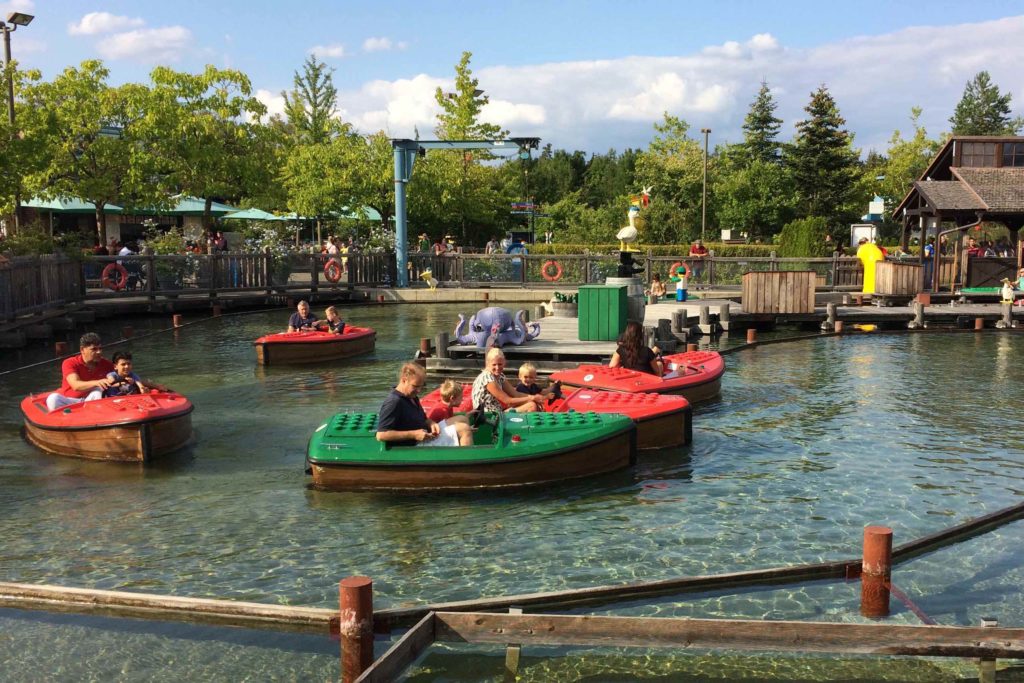 Zelf bootje varen in Legoland Duitsland