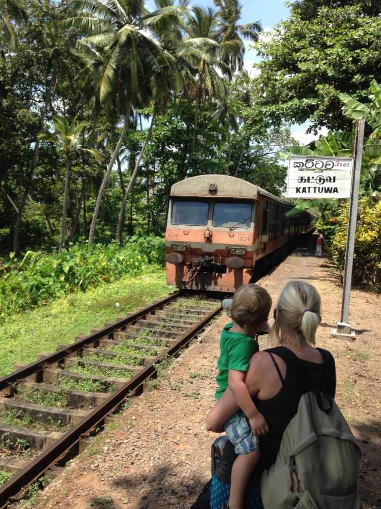 We hebben flink wat afgereisd met de trein tijdens onze familiereis door Sri Lanka