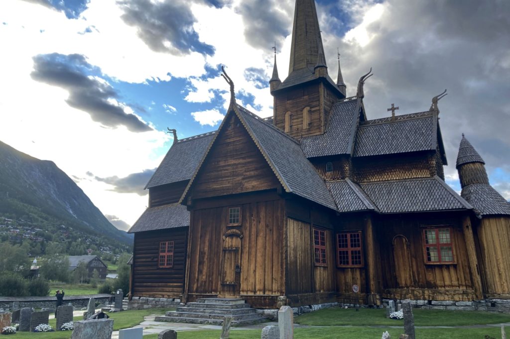 Het bekende staafkerkje tijdens onze rondreis Noorwegen met kinderen