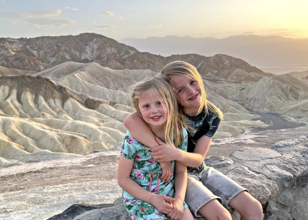 Death Valley met kinderen, genieten bij Zabriskie point