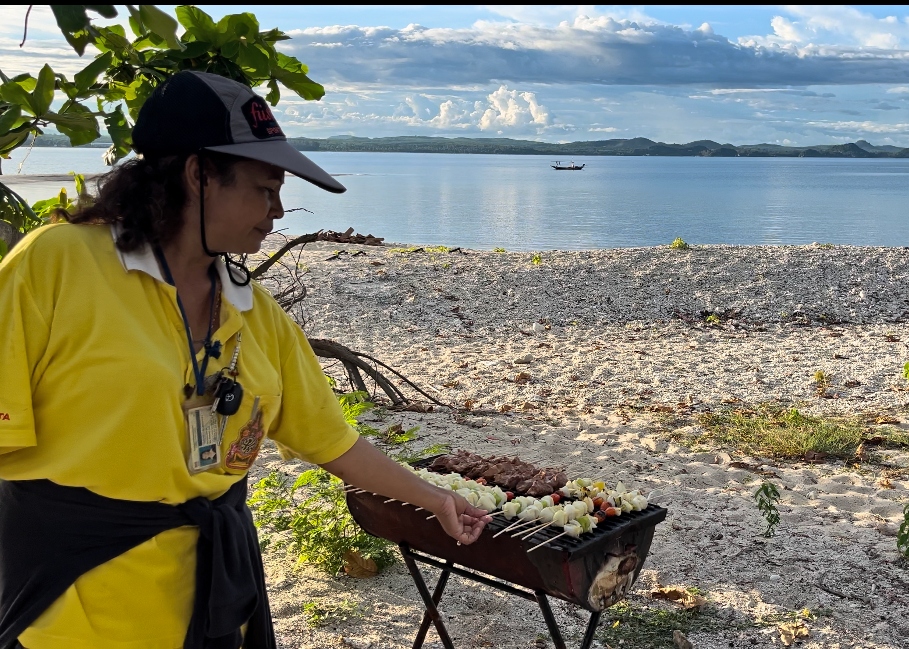 Thailand; slapen op een onbewoond eiland - BBQ