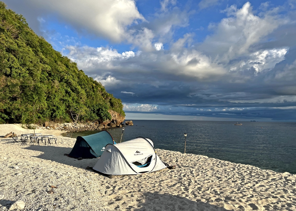 Thailand; slapen op een onbewoond eiland