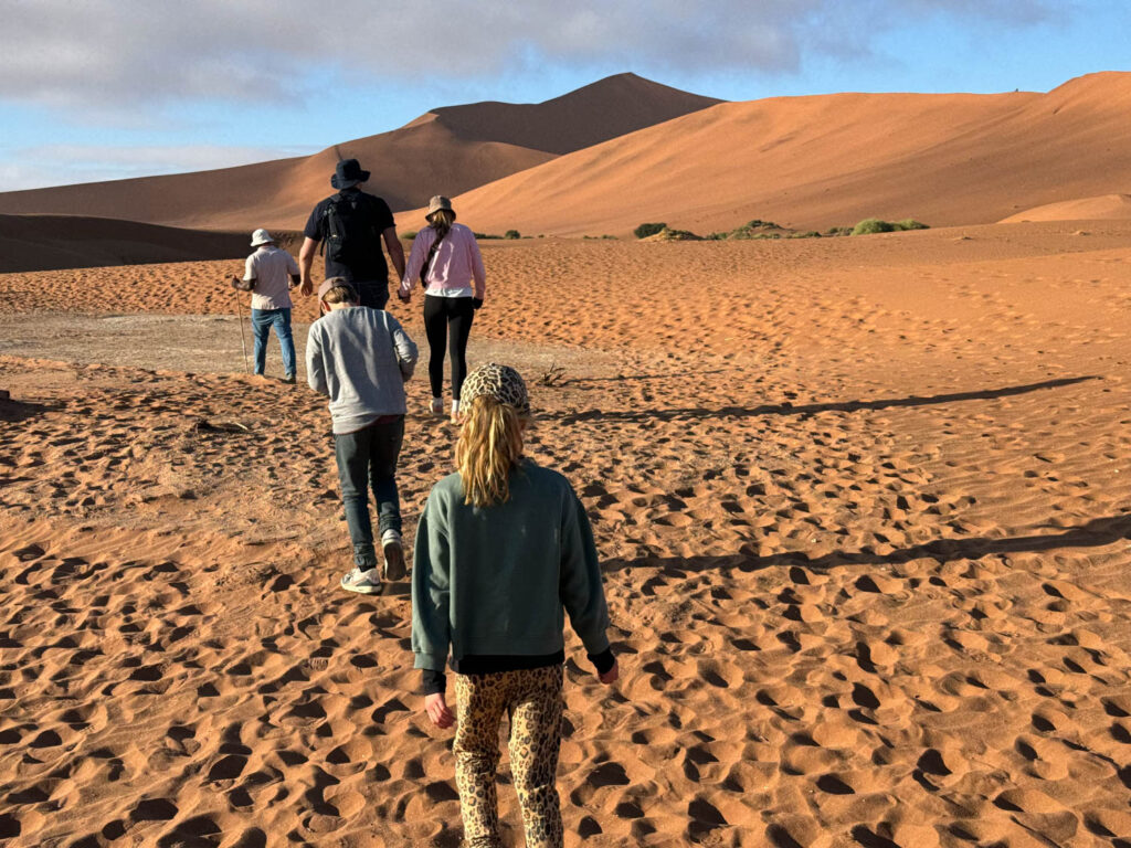 Roadtrip Namibië en Botswana met kinderen in de woestijn