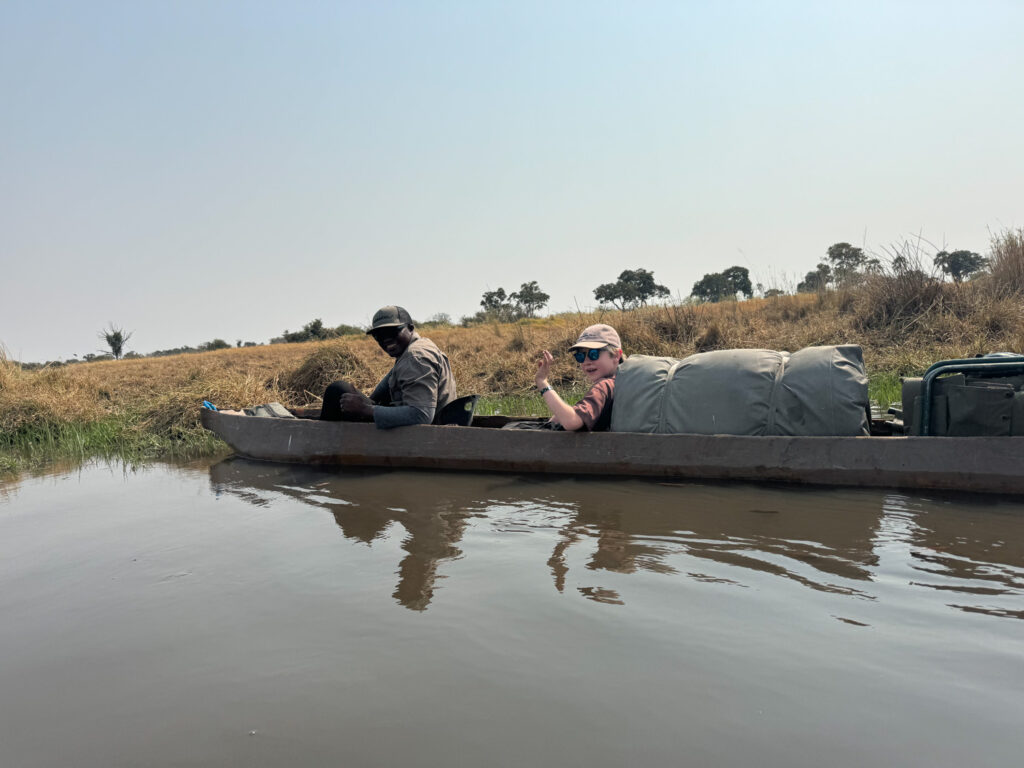 Roadtrip Namibië en Botswana met kinderen kanosafari