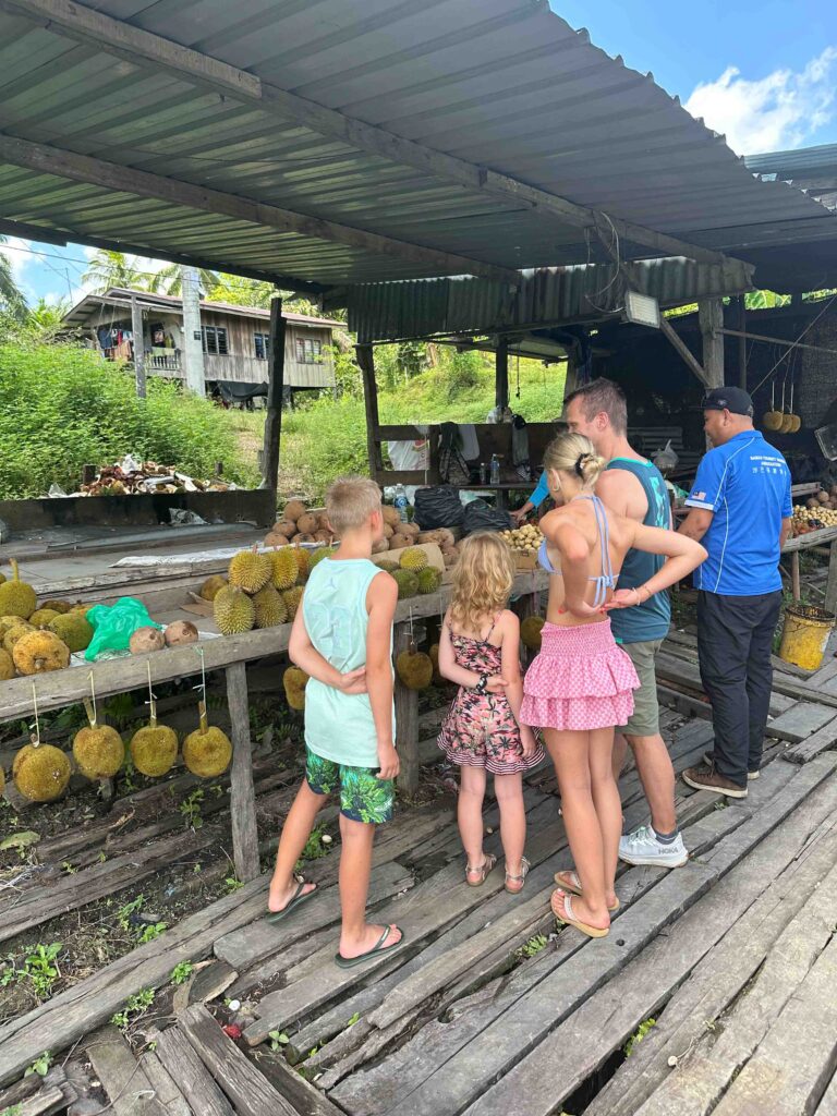 Borneo met kinderen - op de markt
