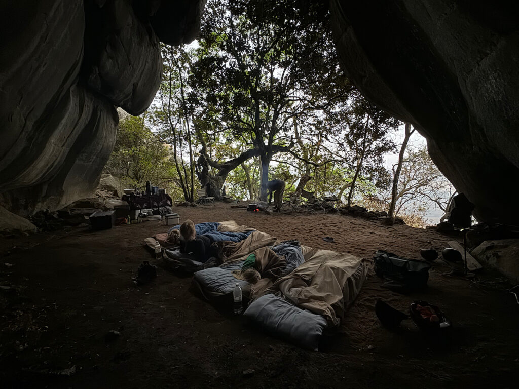 paardrijden in eSwatini; grotovernachting