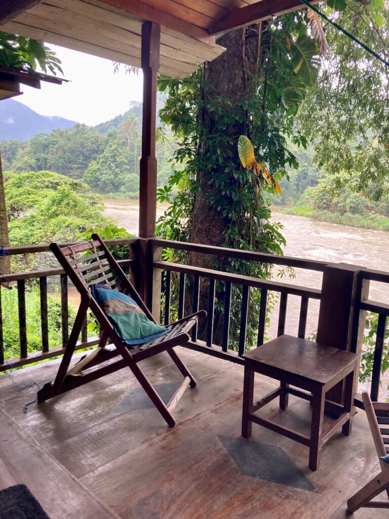 Raften in Sri Lanka met kinderen: Kitilgula. Uitzicht op de rivier